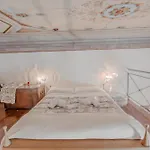 Elegant Loft Serragli